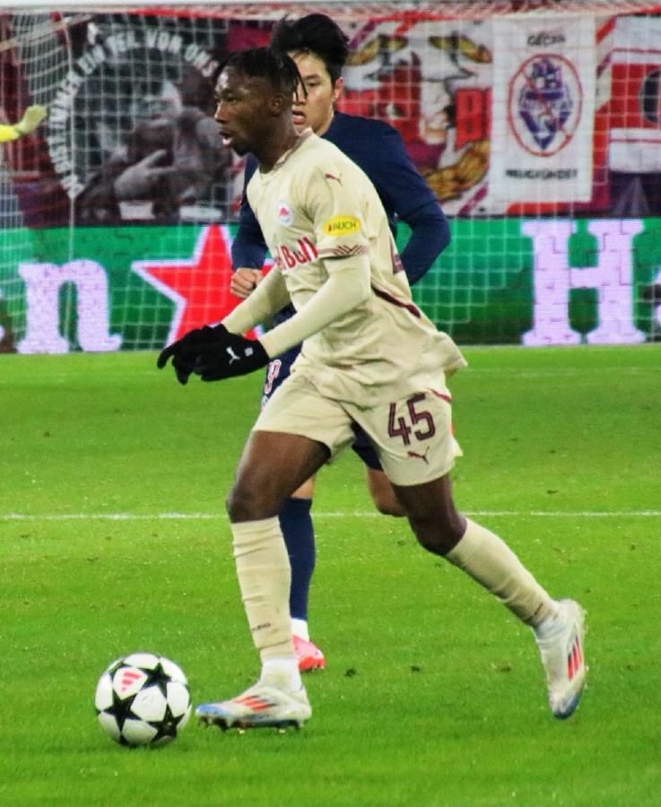 技术解码:维蒂尼亚盘带与压迫能力全面拆解